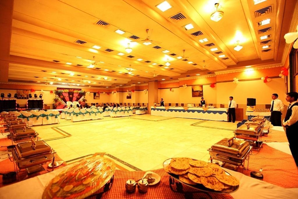 Brijwasi Royal Hotel Mathura Ngoại thất bức ảnh
